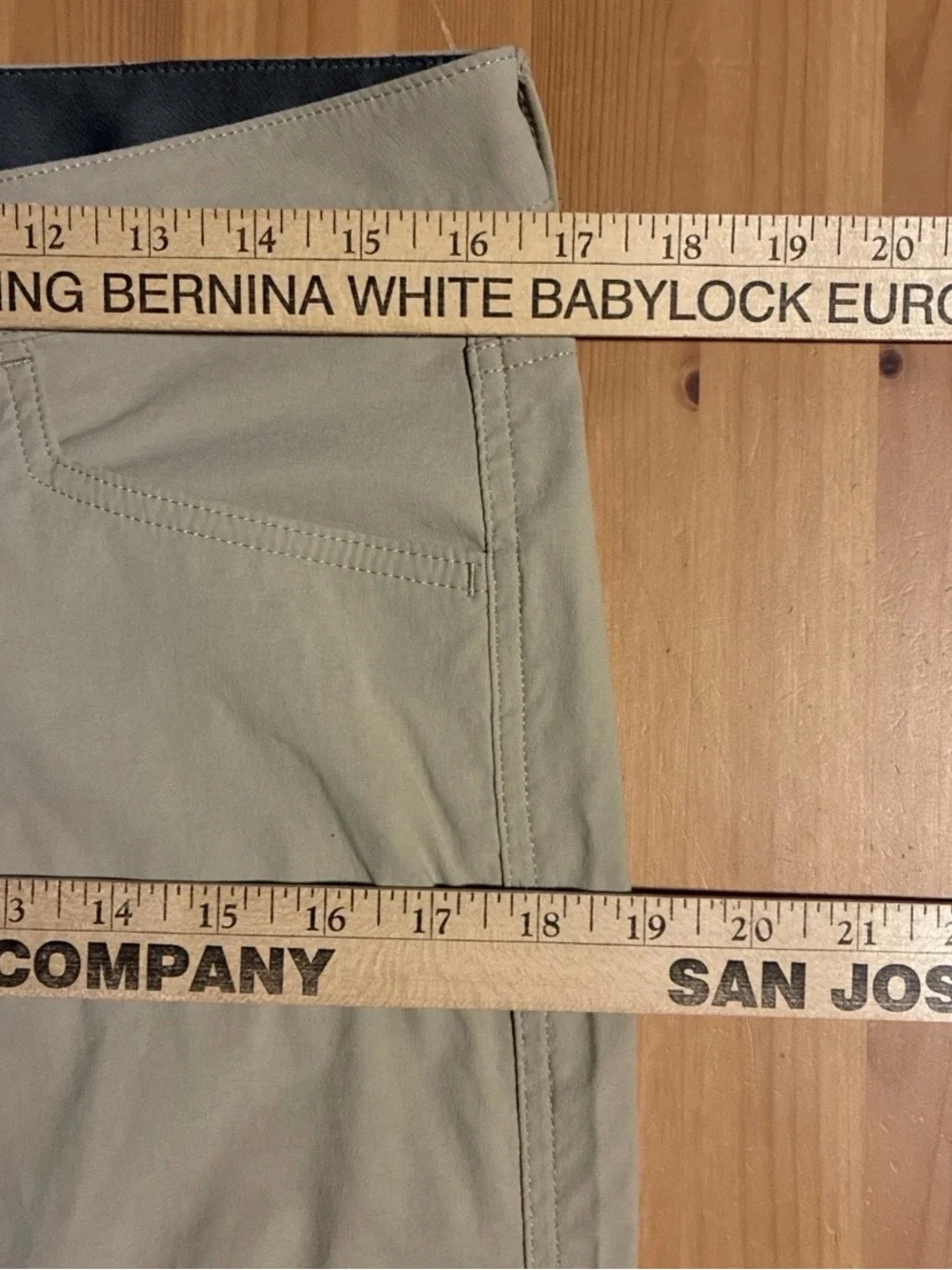 Eddie Bauer Rainier Tech Pants Mens 32x30 Tan Khaki Straight Leg Outdoor Hiking